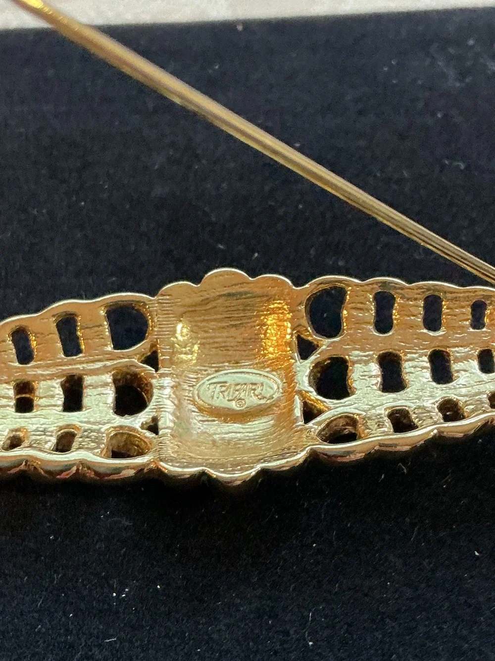 Trifari Vintage Openwork Filigree Gold Tone Brooch Pin
